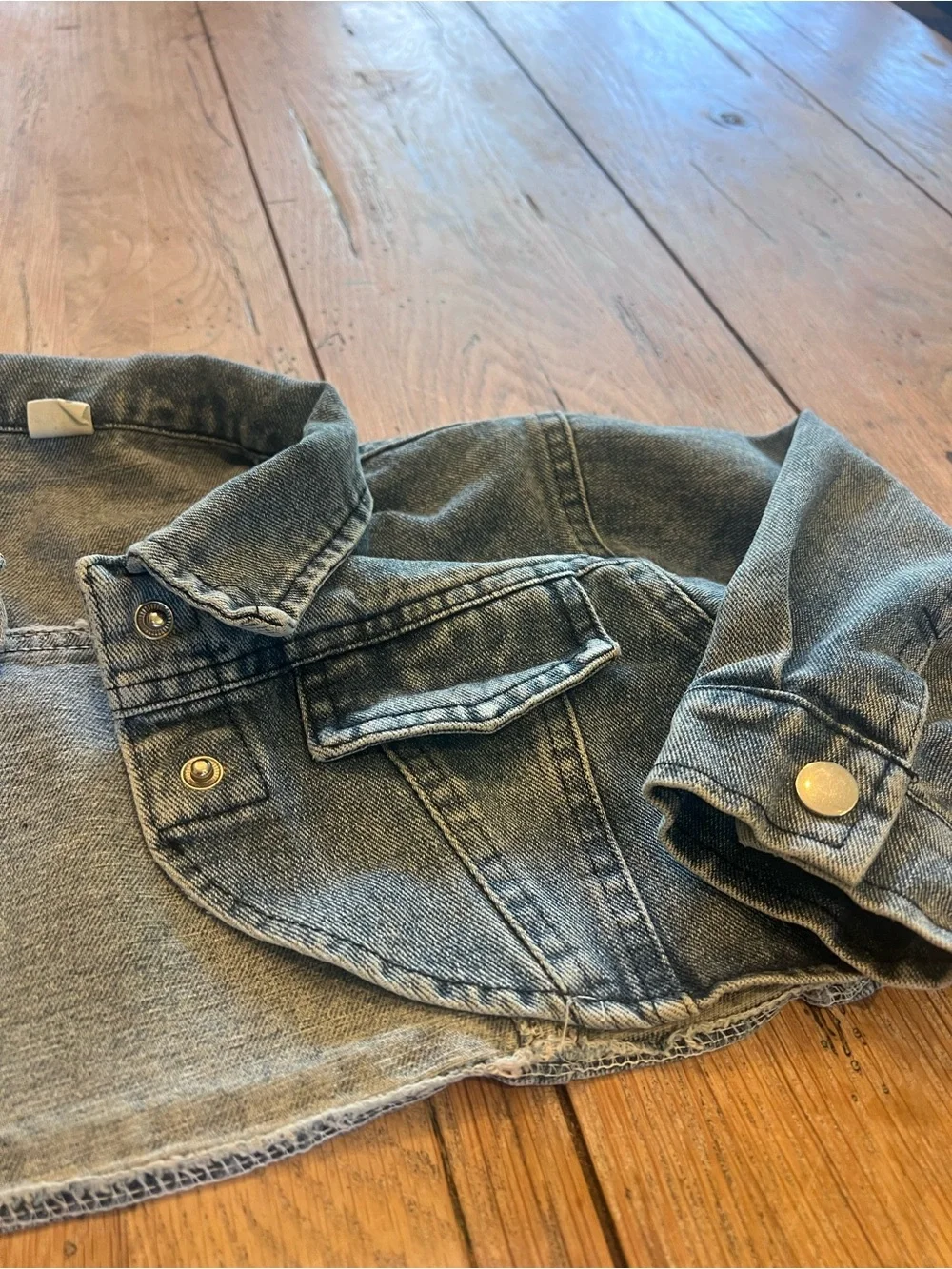 Cropped Kids Denim Jacket 4T Light Blue Snap Bottons front pockets Stylish kids